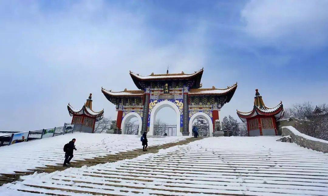 东方巨龟苑雪景天桂山雪景西部长青温泉谷下雪啦雪后的石家庄裕西公园