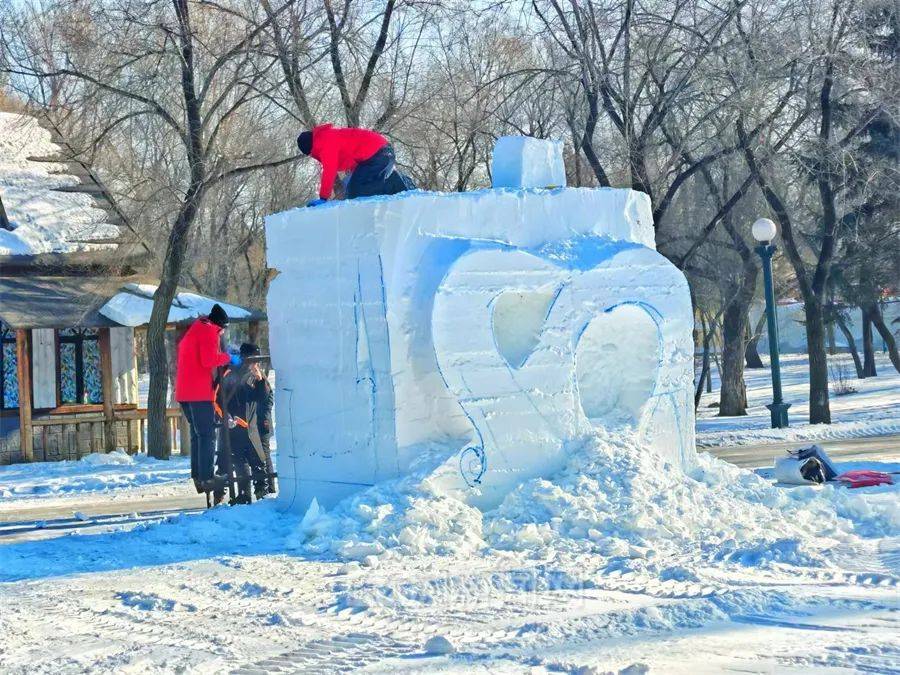 第九届黑龙江省大学生雪雕比赛今日开铲