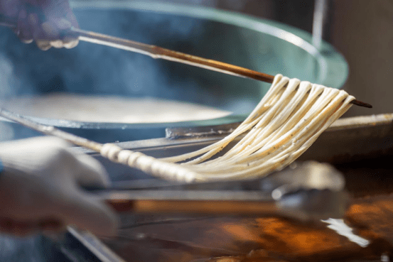 山东日照:金灿诱人的馓子让人垂涎三尺_赵学良_莒县_夏庄镇