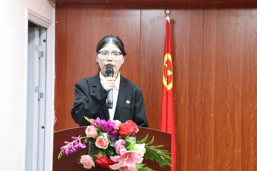 陶宇杰及各系部团总支书记为新发展