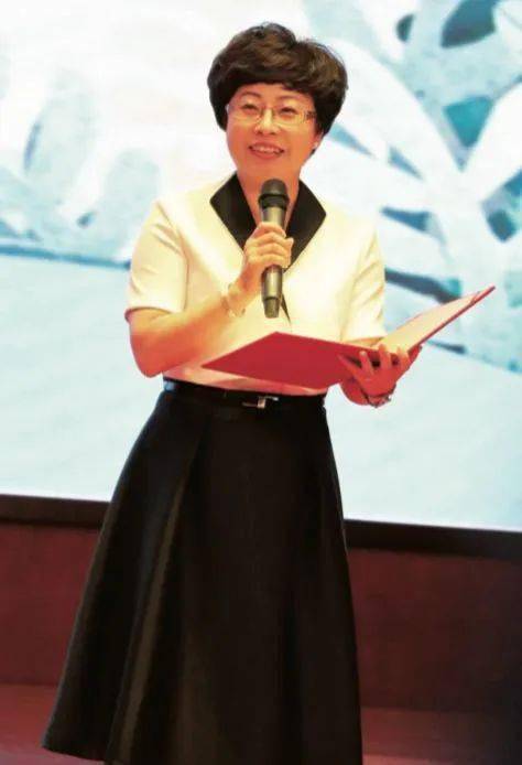 金乐 资料图金乐是永嘉县机关幼儿园园长,党支部书记,原兼岩头镇中心