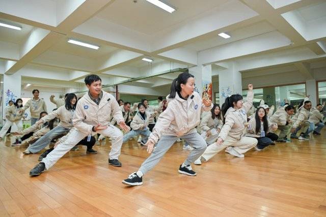 本届交流周以"青春无国界 发展向未来"为主题,来自云南大学,昆明理工