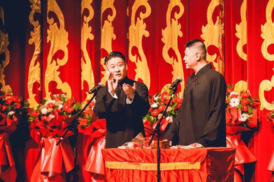 相声是当今社会深受群众喜爱的表演形式在生活节奏日渐加快工作压力