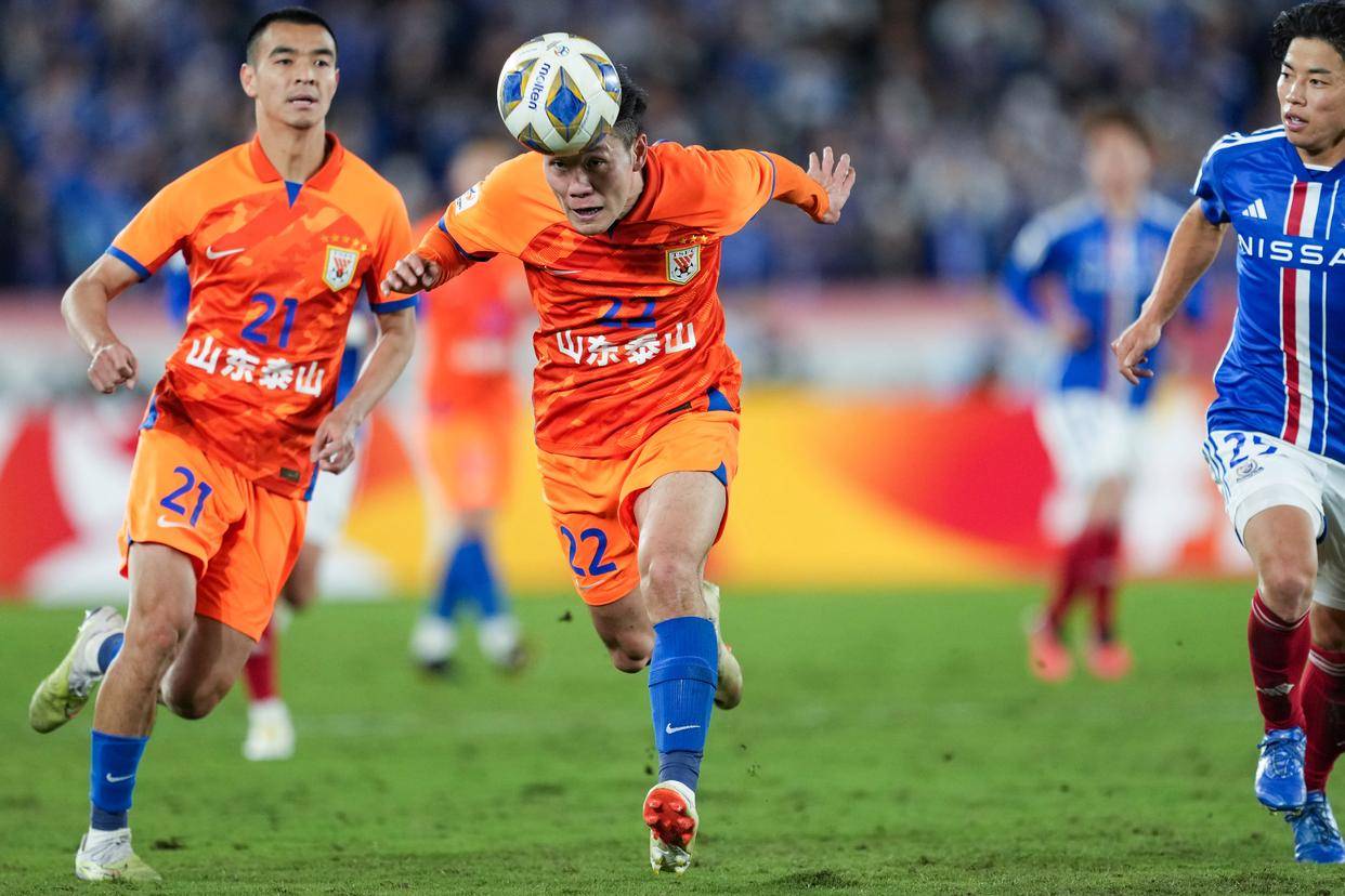 足球——亚冠:山东泰山队不敌横滨水手队_比赛_新华社_球员