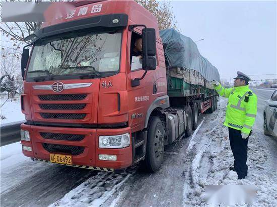 雪中執勤,高速路壓速開道!淄博交警守護平安出行路_保障_天氣_主線