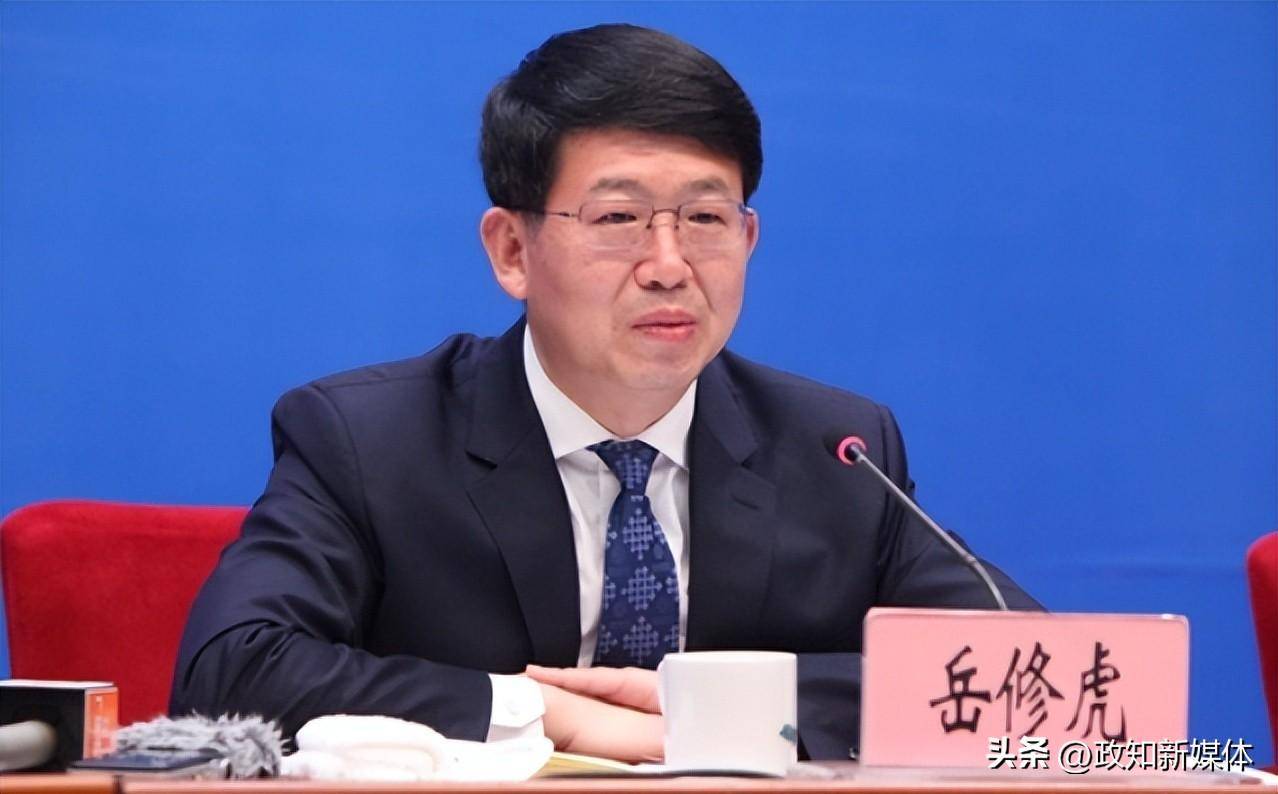 厅长,而后担任云南省政府副秘书长,云南省发改委主任等职