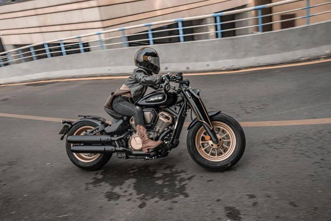 工业美学的极致演绎——奔达拿破仑450巡航测评