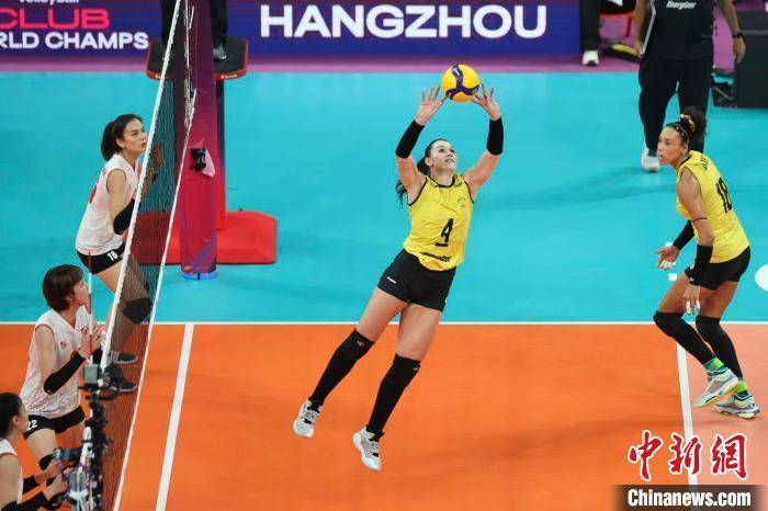 来百度app畅享高清图片巴西海滩女排(黄)对阵越南体育中心1号女排(白)