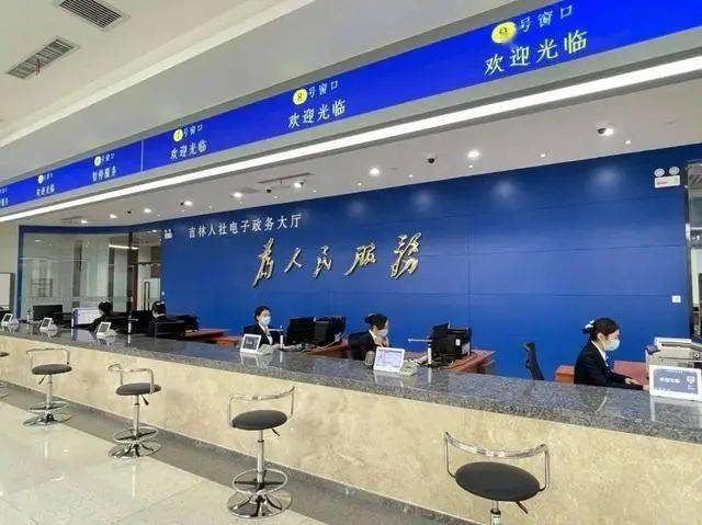 网友吐槽政务大厅全天工作6个小时引发热议,相关部门称正在核实