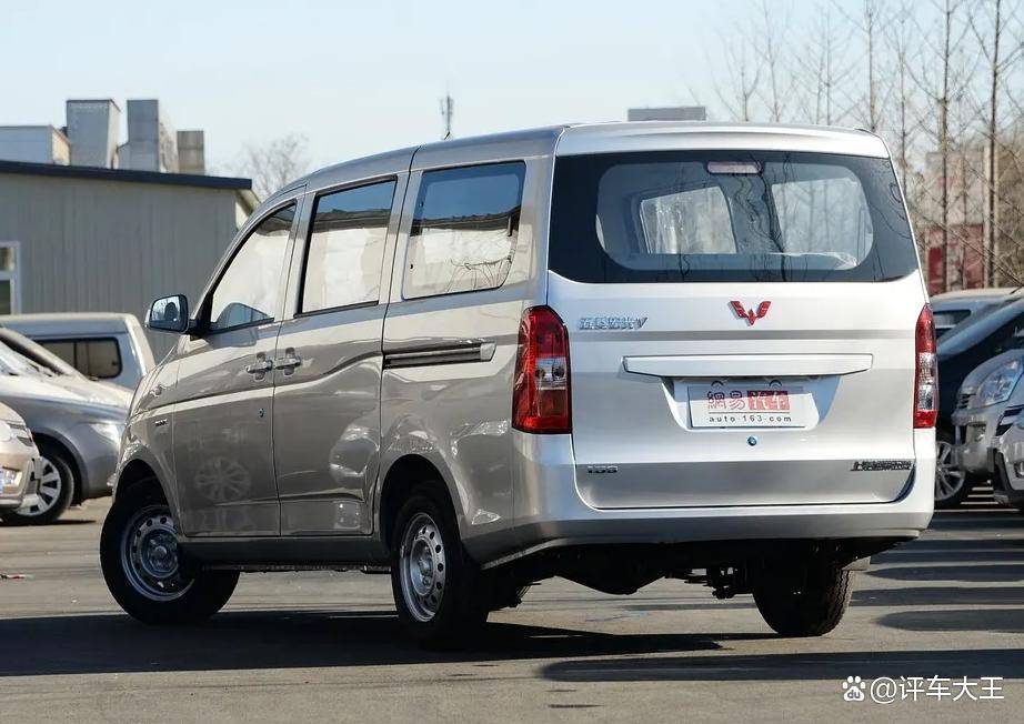 五菱宏光v,life,长安uni-k:中国汽车市场的三股势力对比