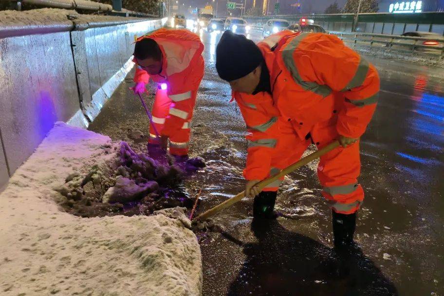 除雪保暢進行時 | 濟南交通人全員在崗戰風雪_應急_工作_車輛