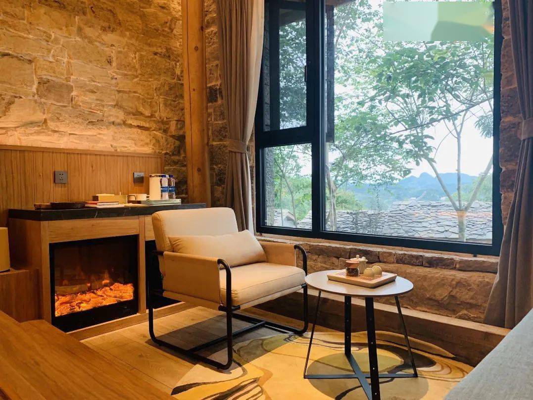 匠庐·村晓坐落在安顺石头寨普叉村古村落,离黄果树瀑布景区仅10分钟