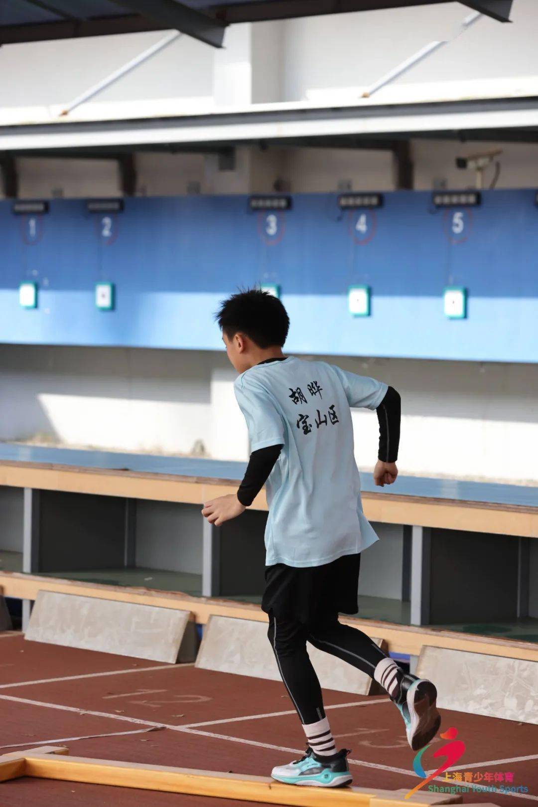 现在上海市现代五项一线队试训)以1279分的总成绩获得男子b组个人冠军