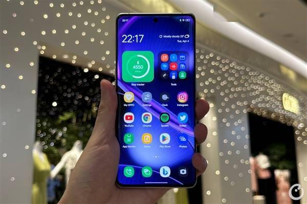 OPPO Find X7系列渲染图曝光：首次搭载双潜望结构(图1)