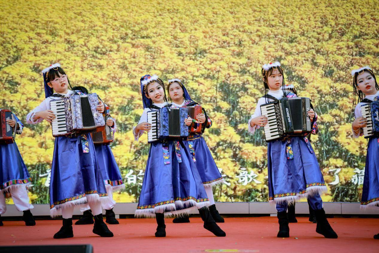 童心创造,金凤飞扬 深圳市凤光小学校园文化艺术节圆满落幕_活动_表演