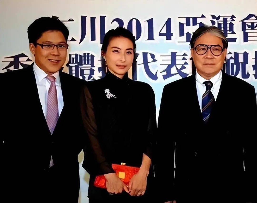 郭晶晶的4个身份:外界低估了她的地位,霍启刚非她不娶实属高攀_霍震霆