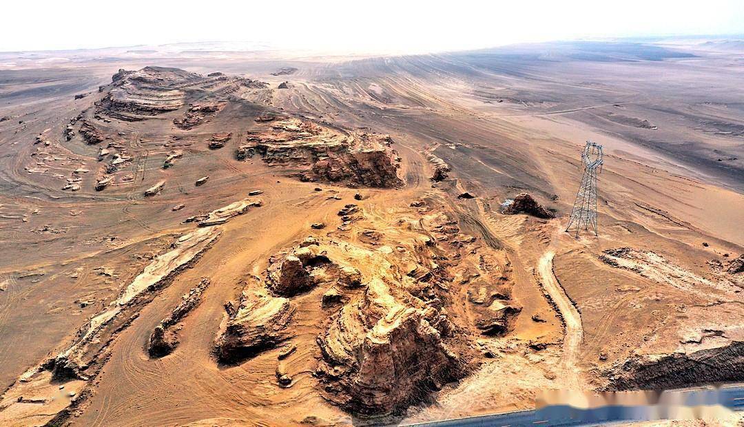 《青海行》大漠戈壁雅丹地貌_柴达木盆地_国道_大西北