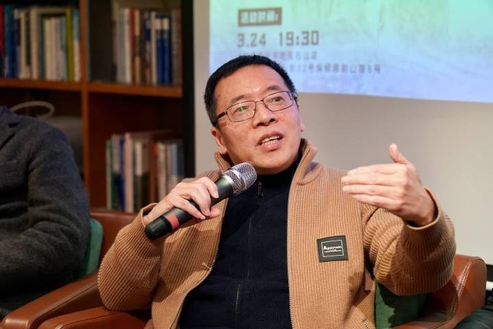 专访丨钟求是:一个向上走的作家_生活_小说_文学