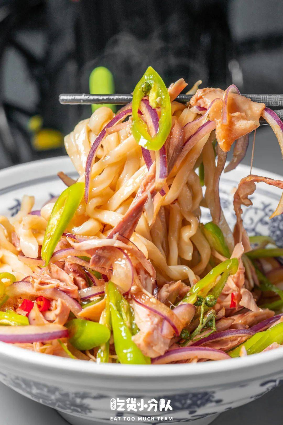 明星选手麻辣香锅色香味俱全,档口的阿姨也很热情～吃完饭再去旁边的