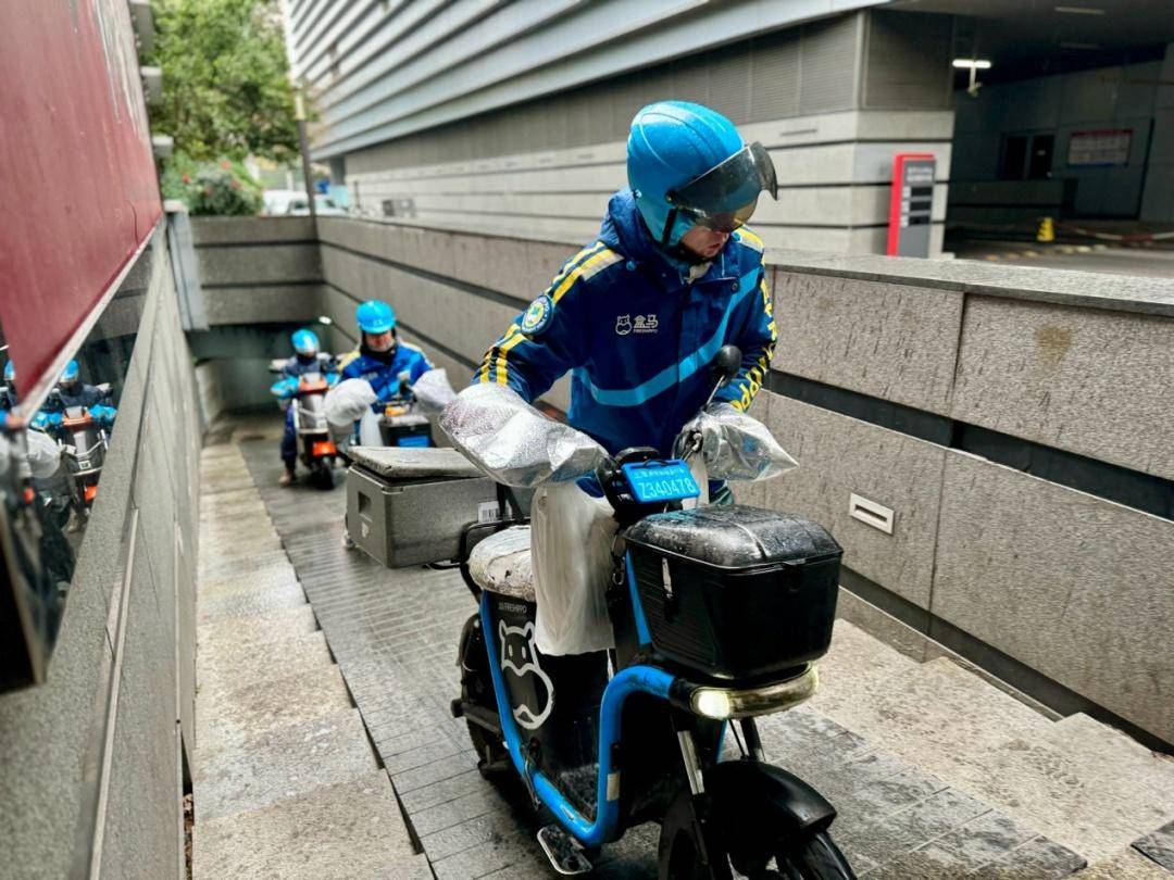 如何让骑手们安心,安全地送餐?_配送_防寒_平台