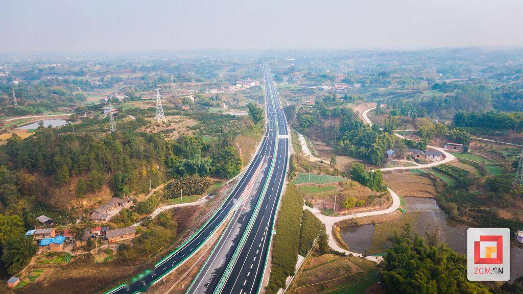 成自泸赤高速公路图片