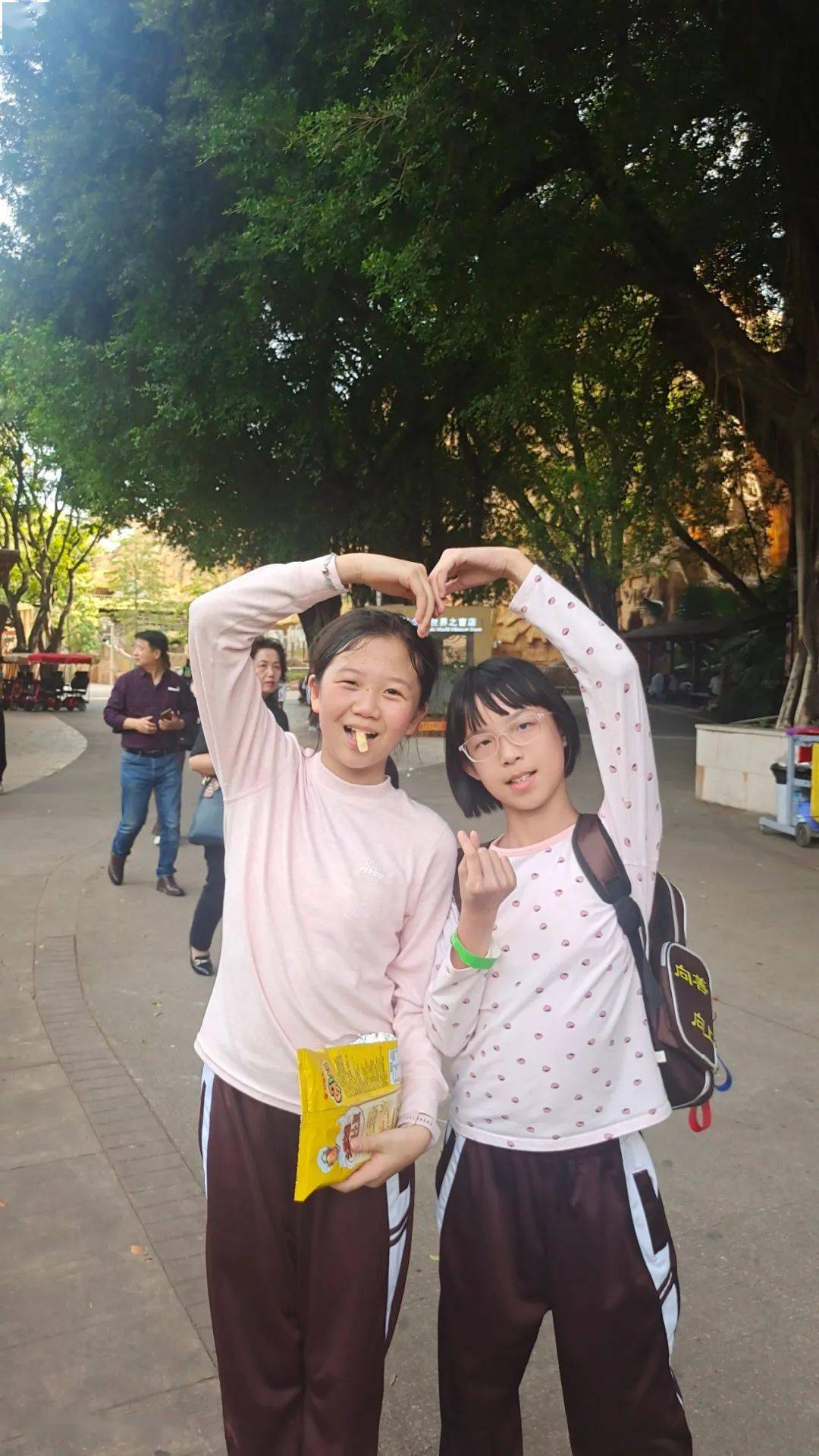 【广东】李嘉雅《甜》指导老师:孟凡启_小狗_作文_养父母