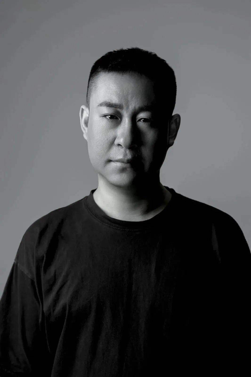 舞美设计:郭鑫制作人:六六 /摄影:景荣编剧:石磊 / 导演:靳飞出品方