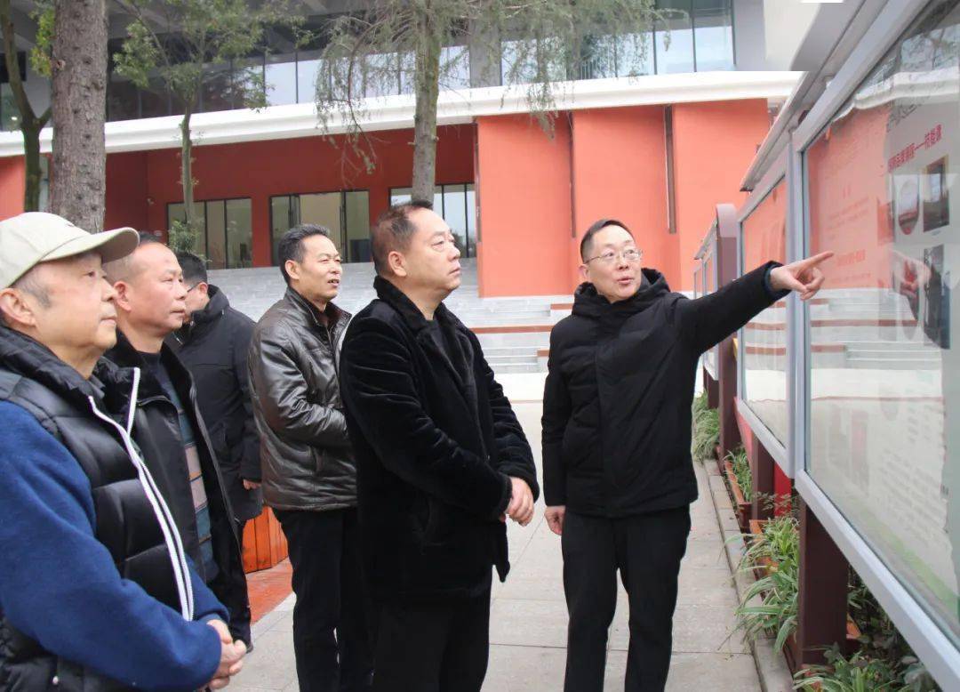 国防教育全覆盖共筑爱国强军梦 ——四川省军促会到我校开展"国防教育