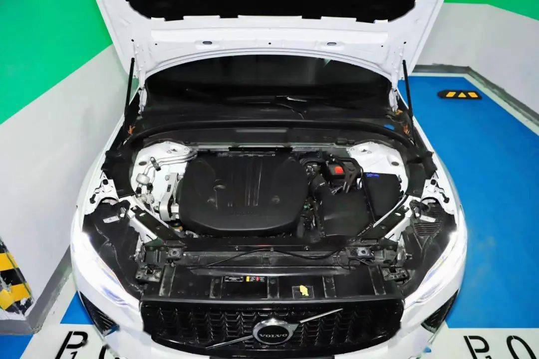 匹配爱信8速手自一体变速箱以及全时四驱系统.