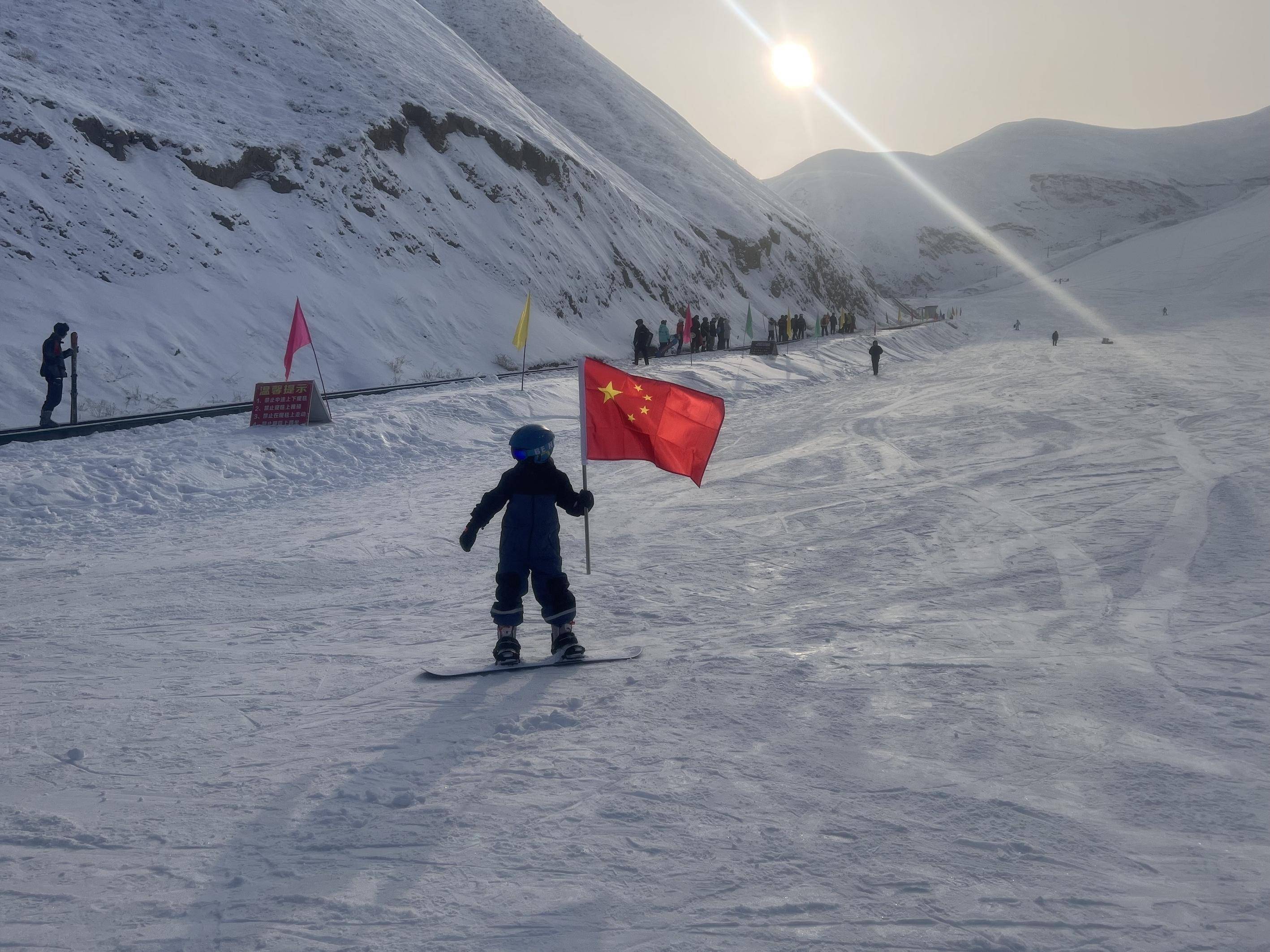 军垦第一连滑雪场图片