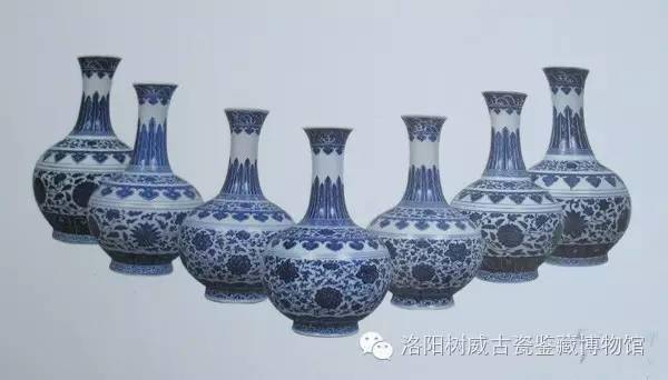 中国美術 清朝期 清代青花纏枝蓮紋花觚 染付蓮