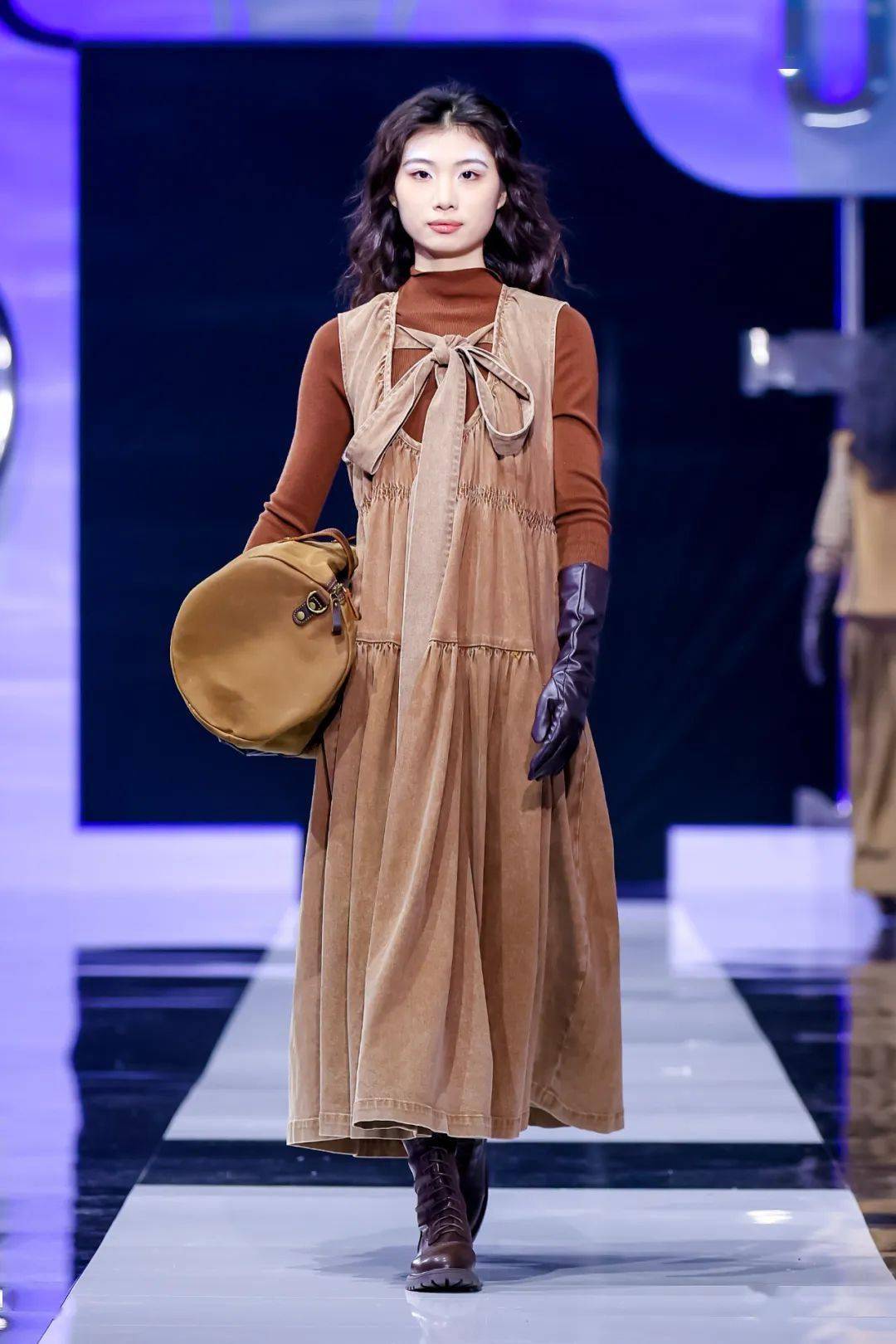 开幕秀:2023chlosio克劳西高定女装趋势发布华锦天章——guanju关雎记