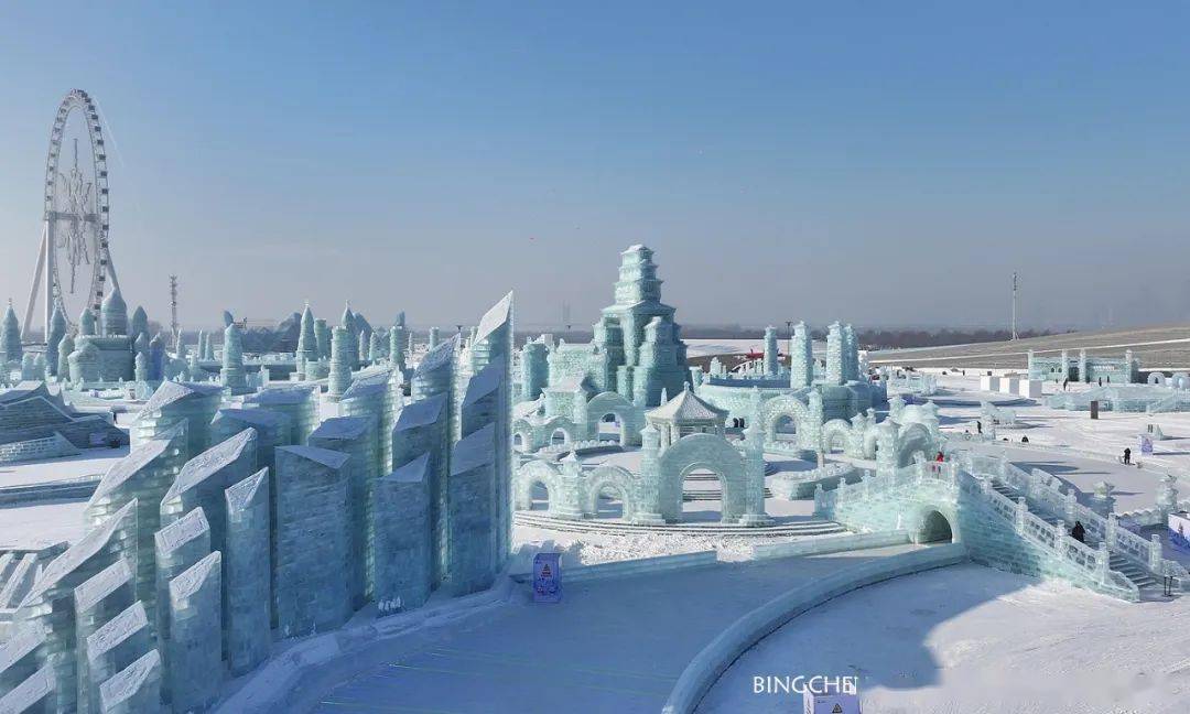 白天的冰雪大世界,宛如冰雕玉砌的"魔城"_冰城_哈尔滨_旅游