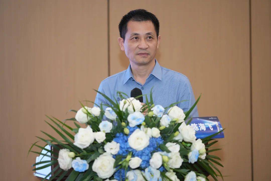 接下来,在黄锦雄教授和万军教授的主持下,陈海飞教