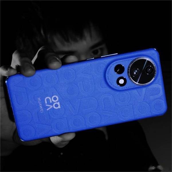 华为nova 12 Ultra亮相：行业首创一体化素皮压花设计(图1)