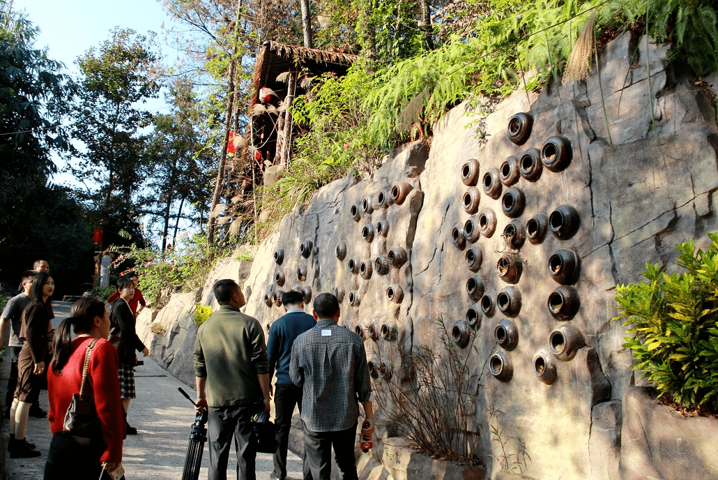"兰酒坊"风景墙.