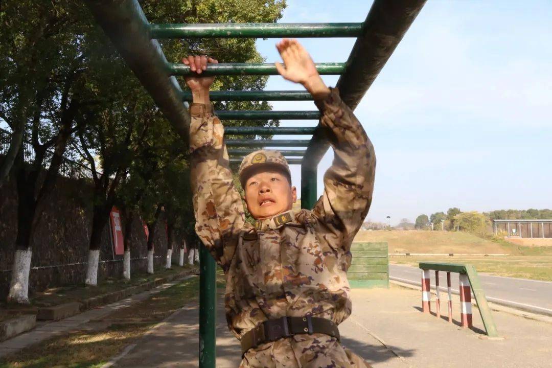 湖北武警总队薛传喜图片