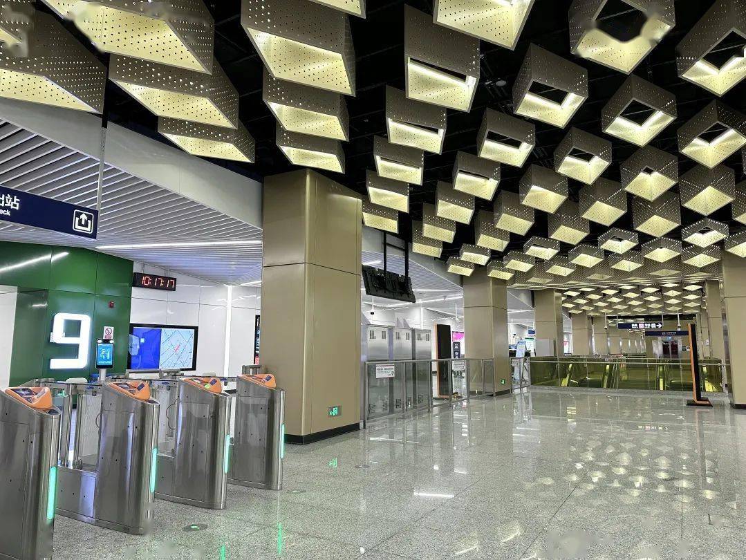 66km,设车站9座,起点位于西善桥站,出站后线路沿宁芜公路往东敷设,于