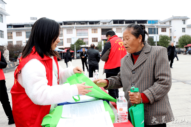 12月28日,獨山縣2023年新時代文明實踐志願服務集中示範活動在玉水鎮