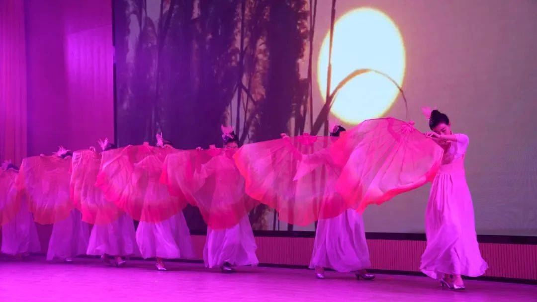 舞蹈《芦花》让我们的心灵在诗歌的世界里得到升华领略中华文化的博大