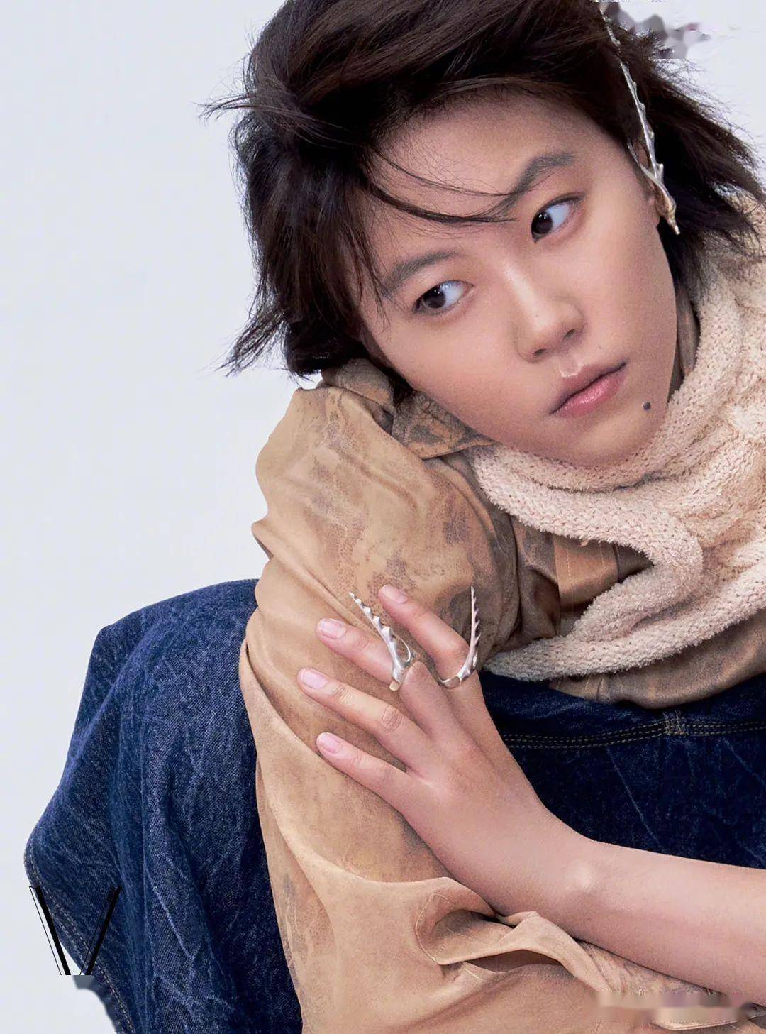 音乐人窦靖童《v》杂志封面大片,烟熏妆酷女孩展现自我态度_王传君