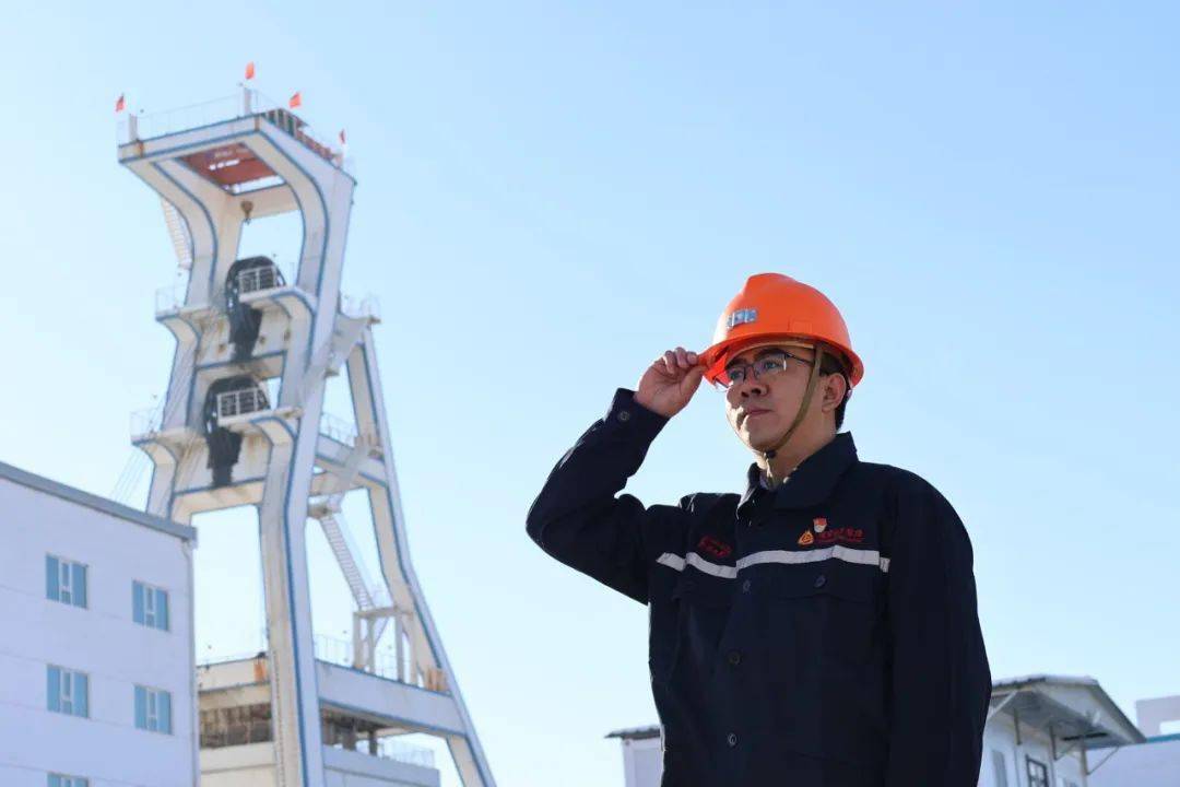 石圪节煤矿,作为昔日中国煤矿史的主旋律,承载着红色的记忆和科技的