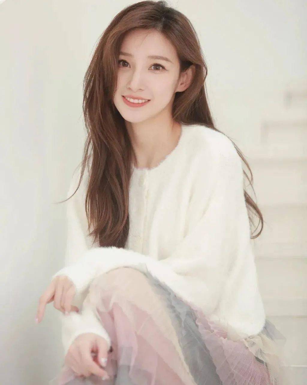 "还有的网友吐槽马凡舒,说她眼角有细纹,很